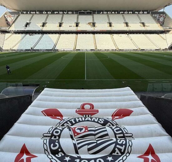 Corinthians vence Inter com hat-trick de Yuri e pênalti polêmico